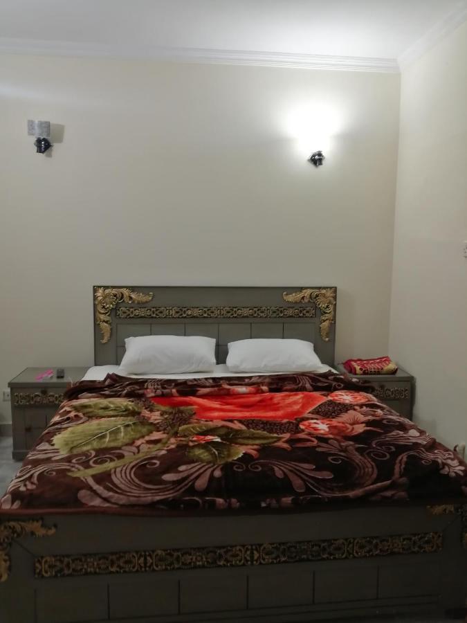 Star Hotel Lahore Esterno foto
